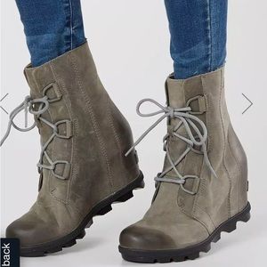 Like new Sorel Joan of Ark waterproof wedge